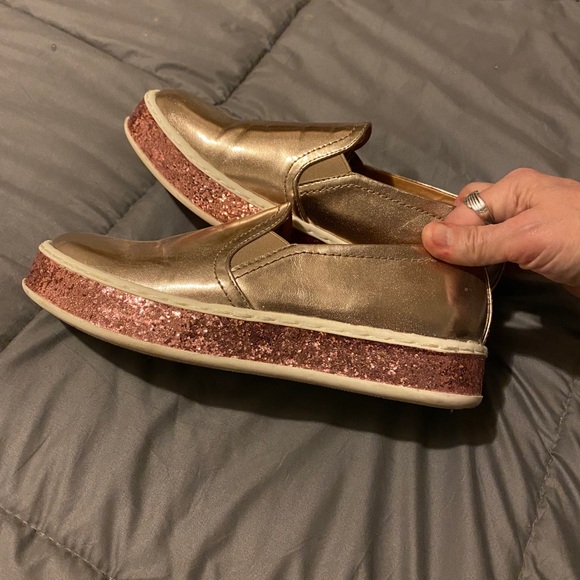 Wild Diva Shoes - ✨CLEARANCE✨ Gold sneakers w/sparkly rose gold sole